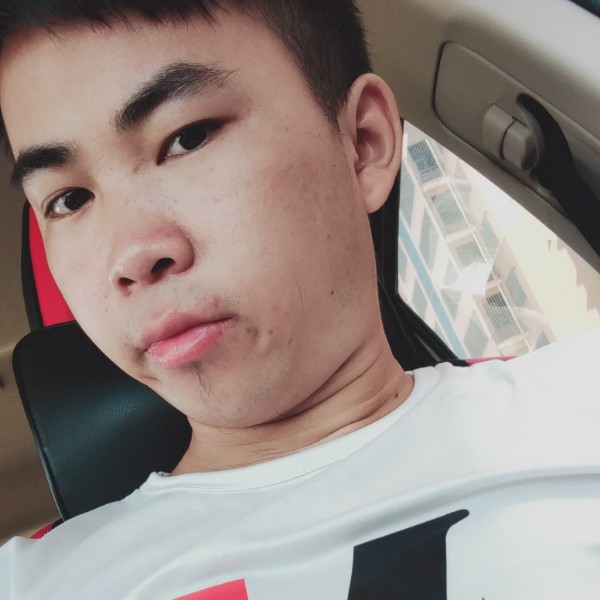 风趣相许高跟鞋的照片