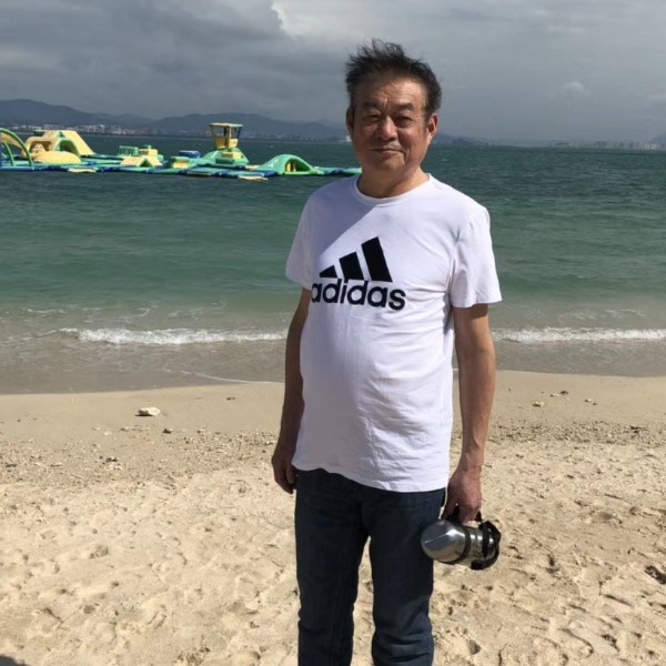 故意店员的照片