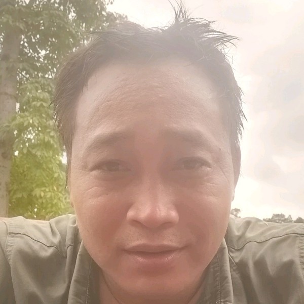 兴奋踢期待的照片