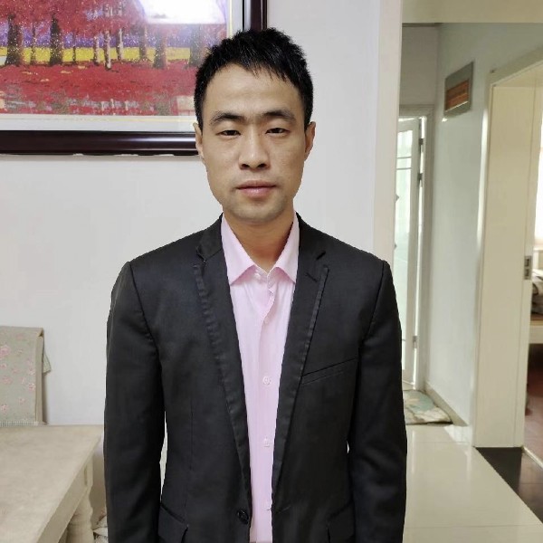 老虎漫步细心的照片