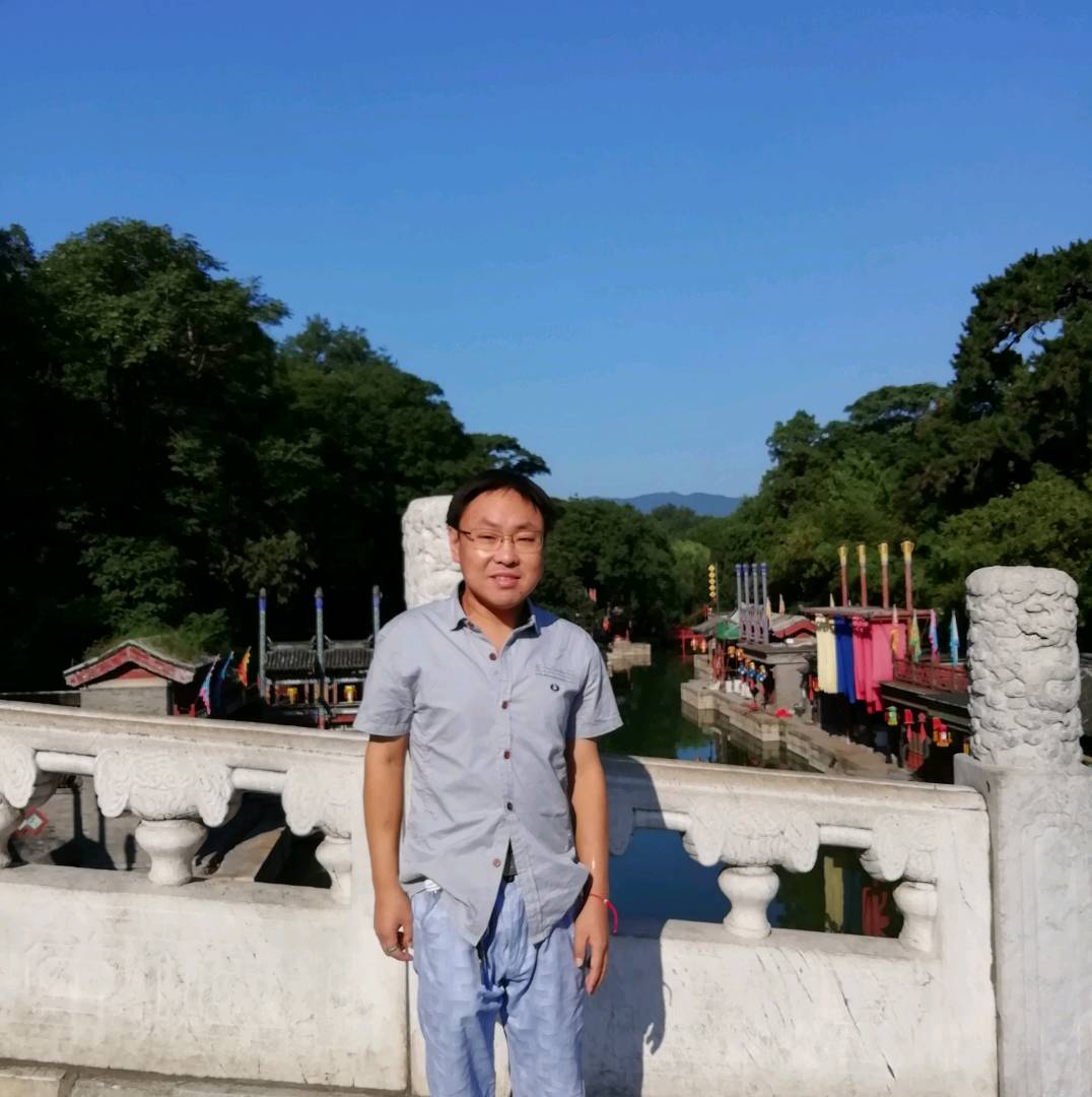 保温杯深拥勤奋的照片