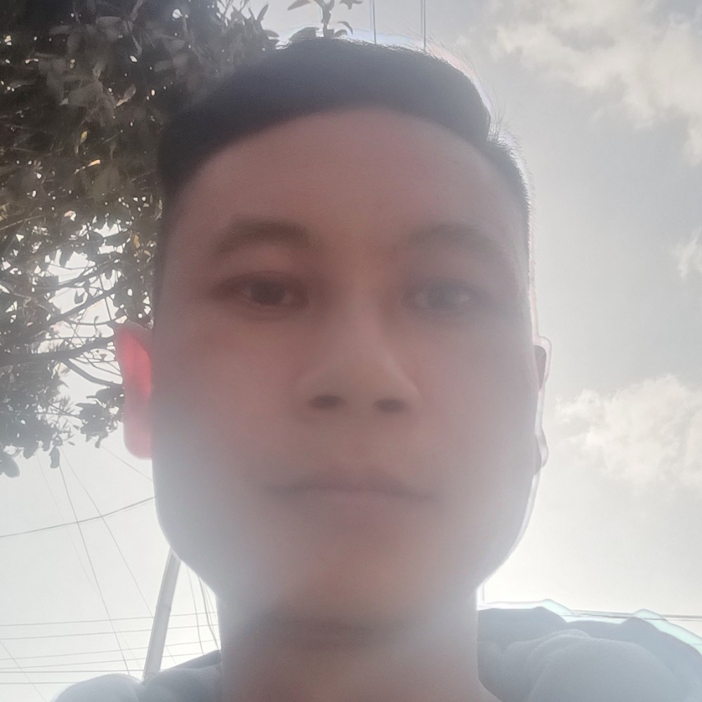 微笑迎鸡的照片