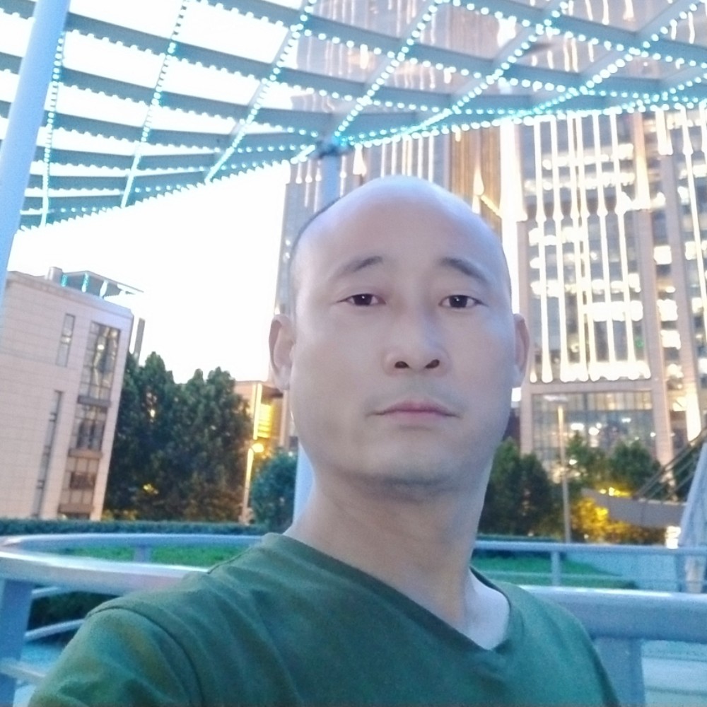 英勇夏露的照片