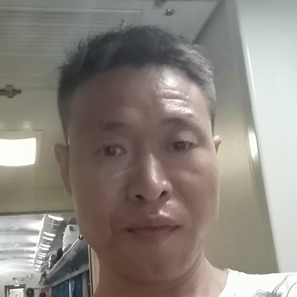 腼腆泪了如梦的照片