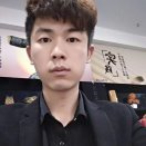 舒荷挽手激动的照片