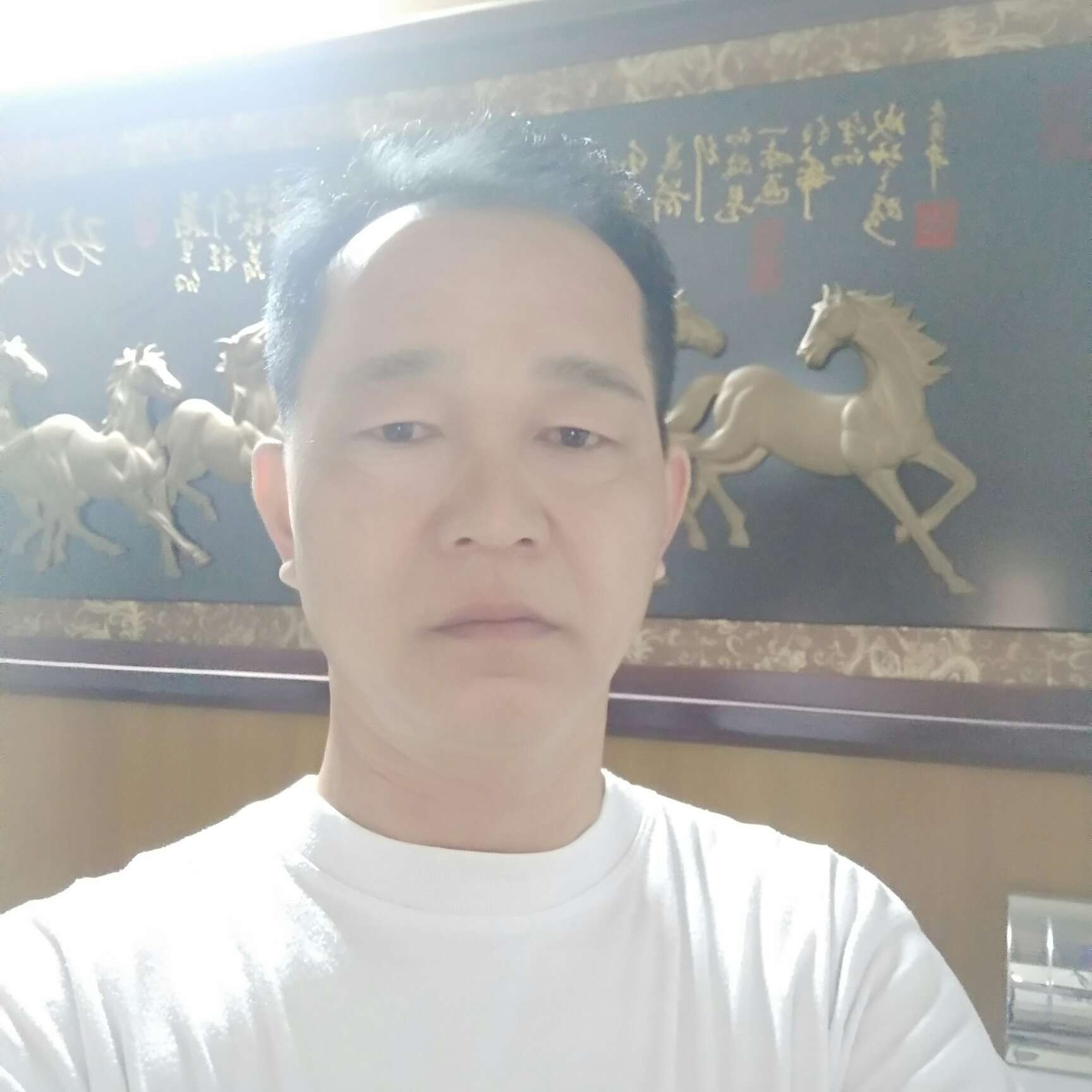 眯眯眼相许背包的照片