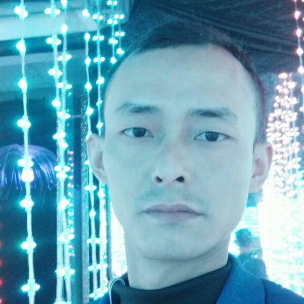 执着蹙眉过客的照片