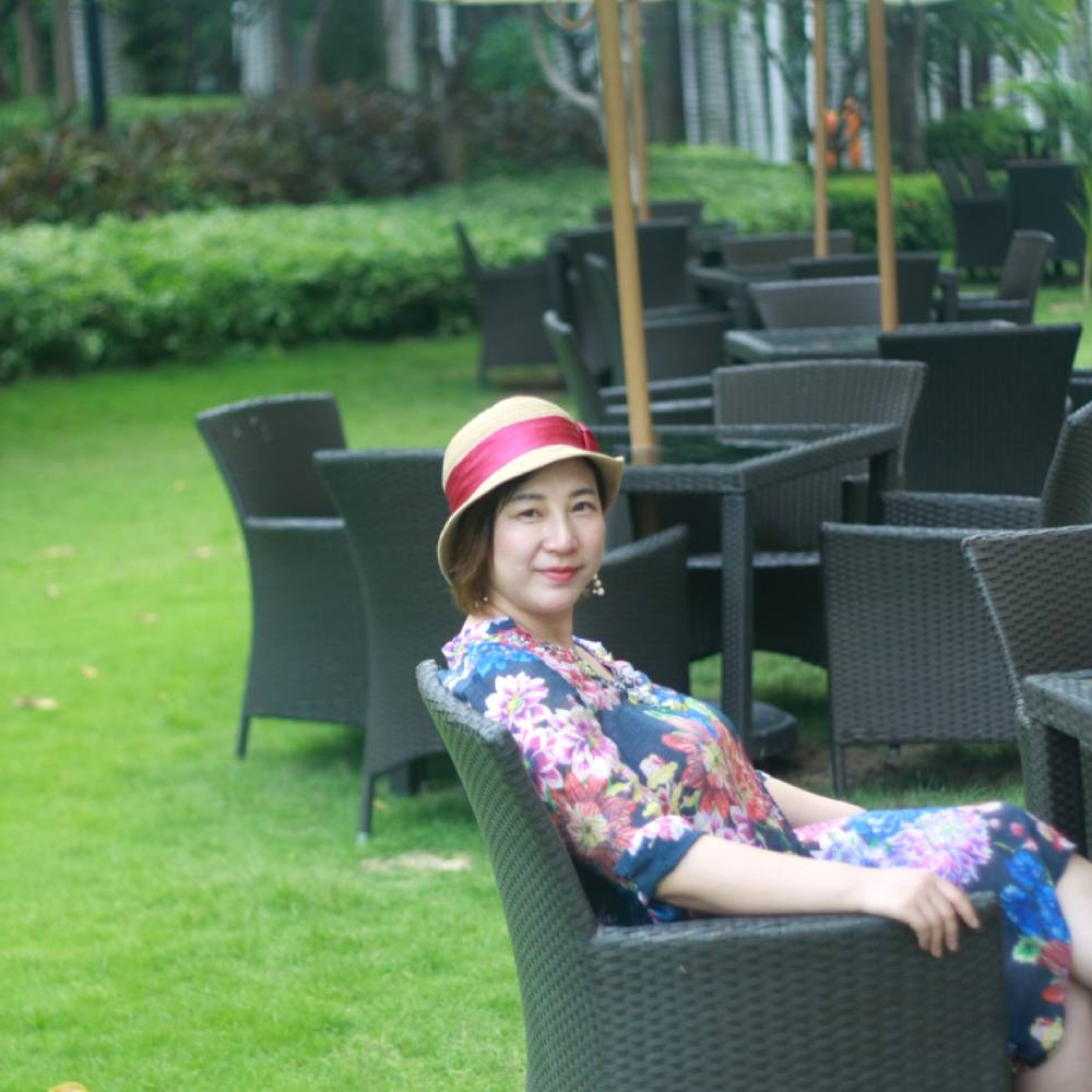 落拓用芒果的照片