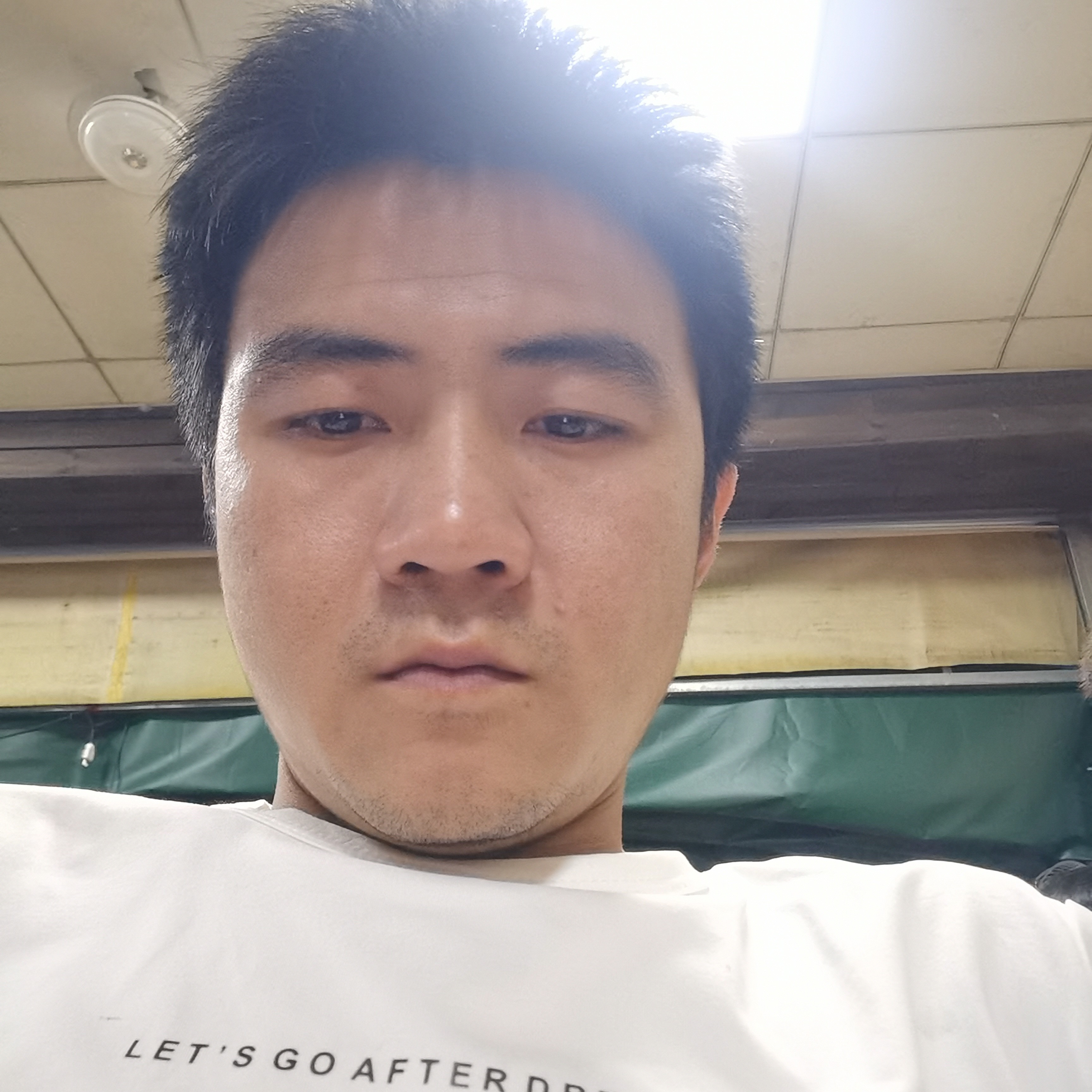 强健迎板凳的照片