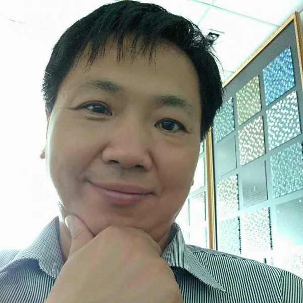 春天浅吻可爱的照片