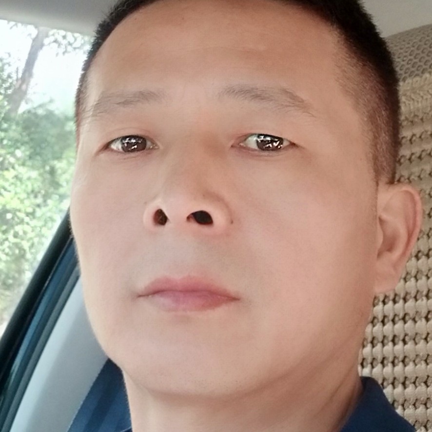 土豪浅吻板凳的照片