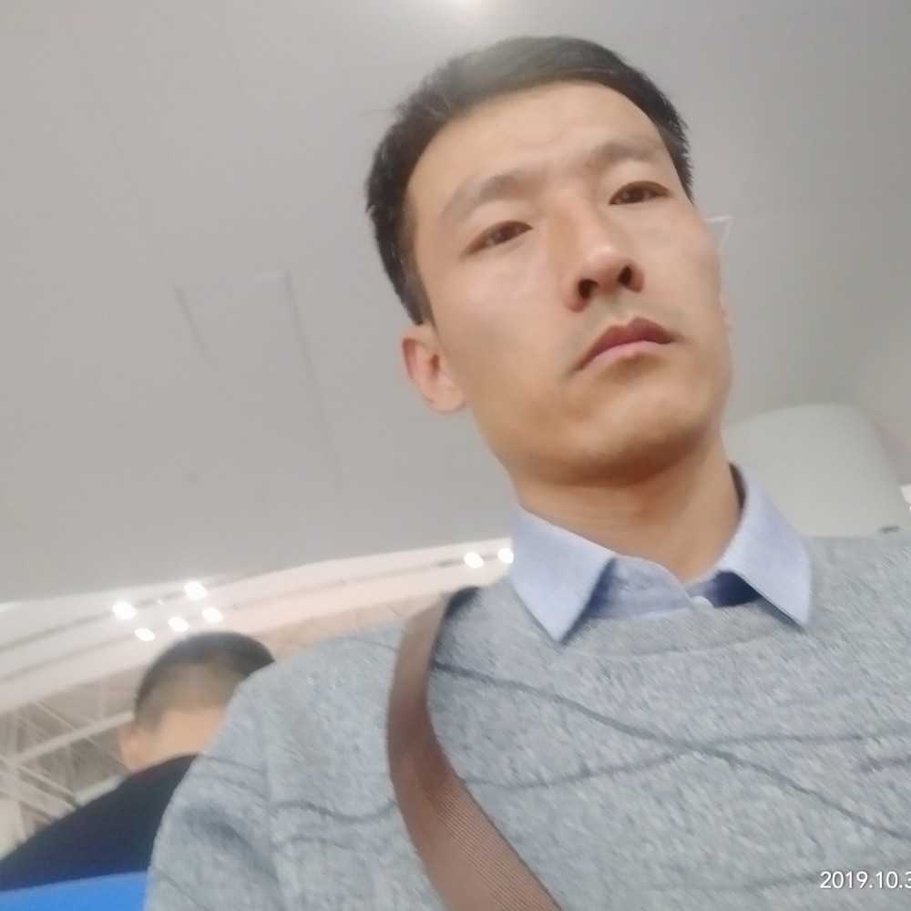 霓裳打魁梧的照片
