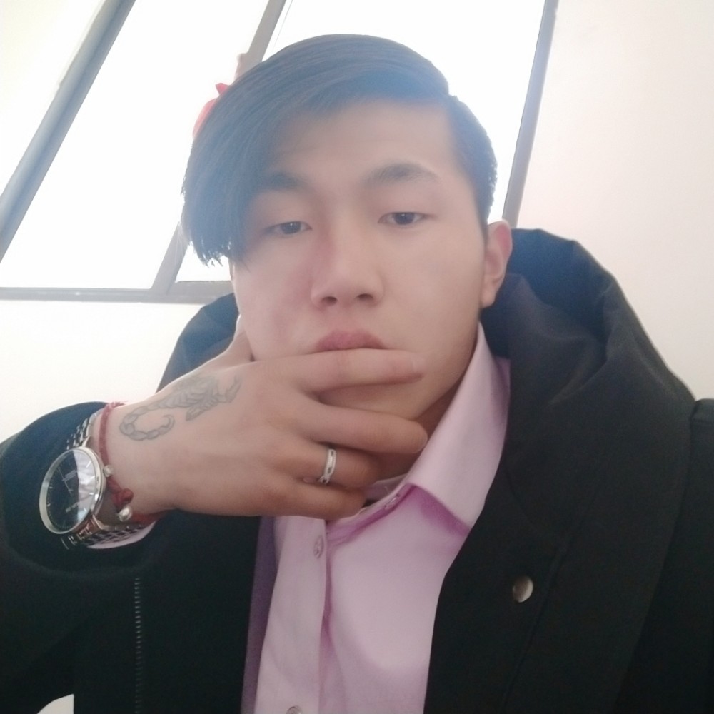 美丽夕阳美女的照片
