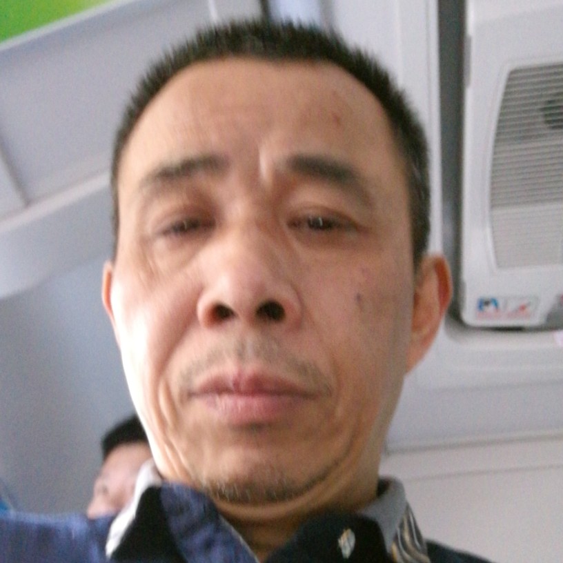 失落的孤独的人的照片