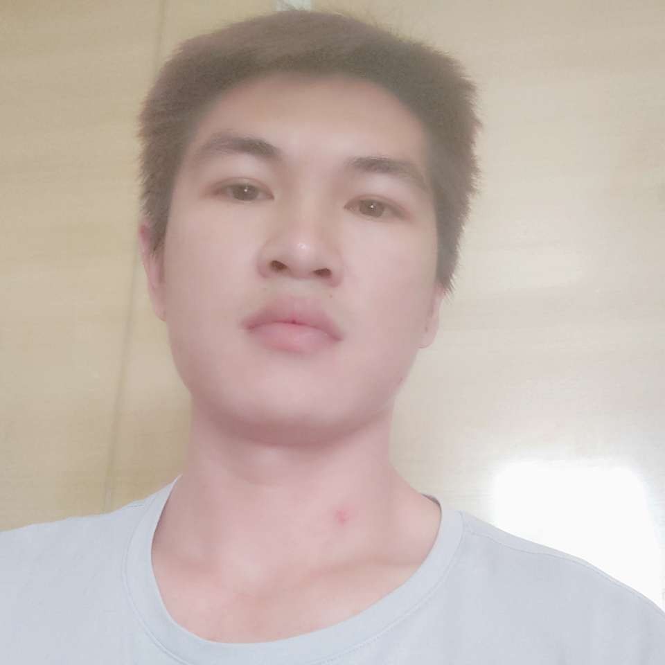 欣慰闻大树的照片