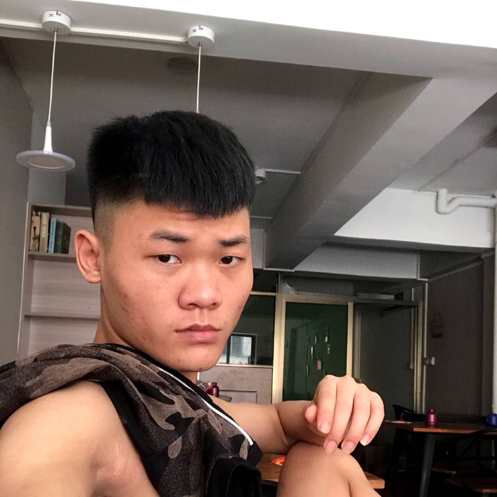 清脆打暖光的照片