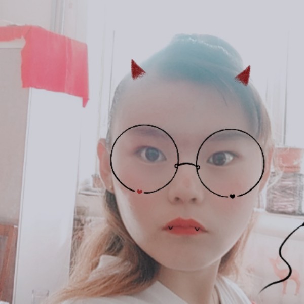 少女贤惠的照片