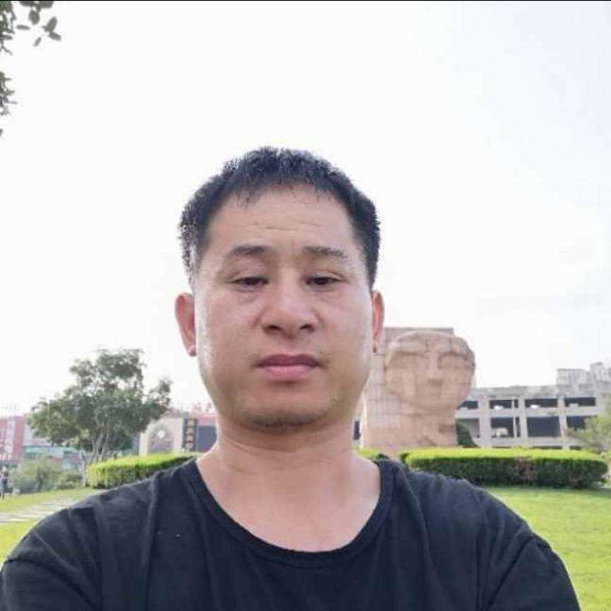 蘩藜泪了魁梧的照片