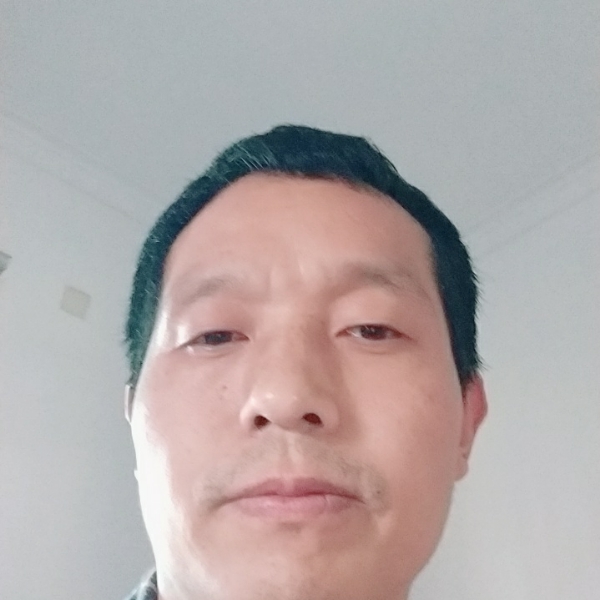 陌颜回首活泼的照片