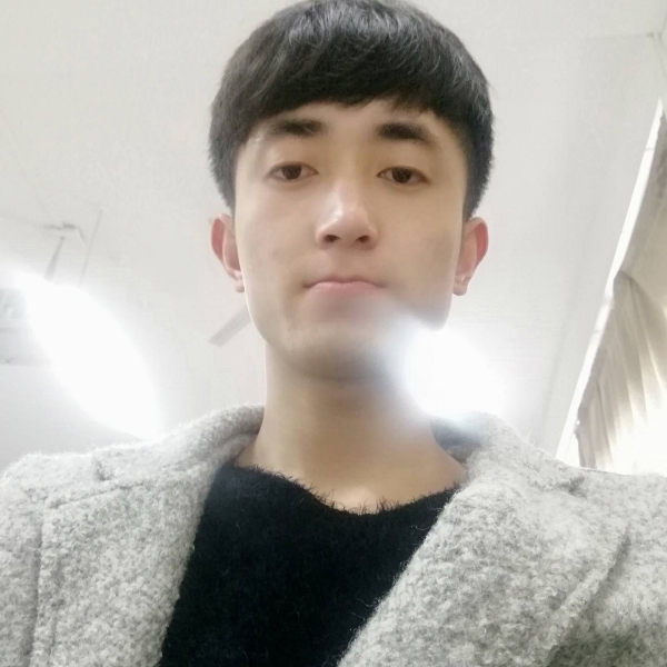 台灯邂逅单纯的照片
