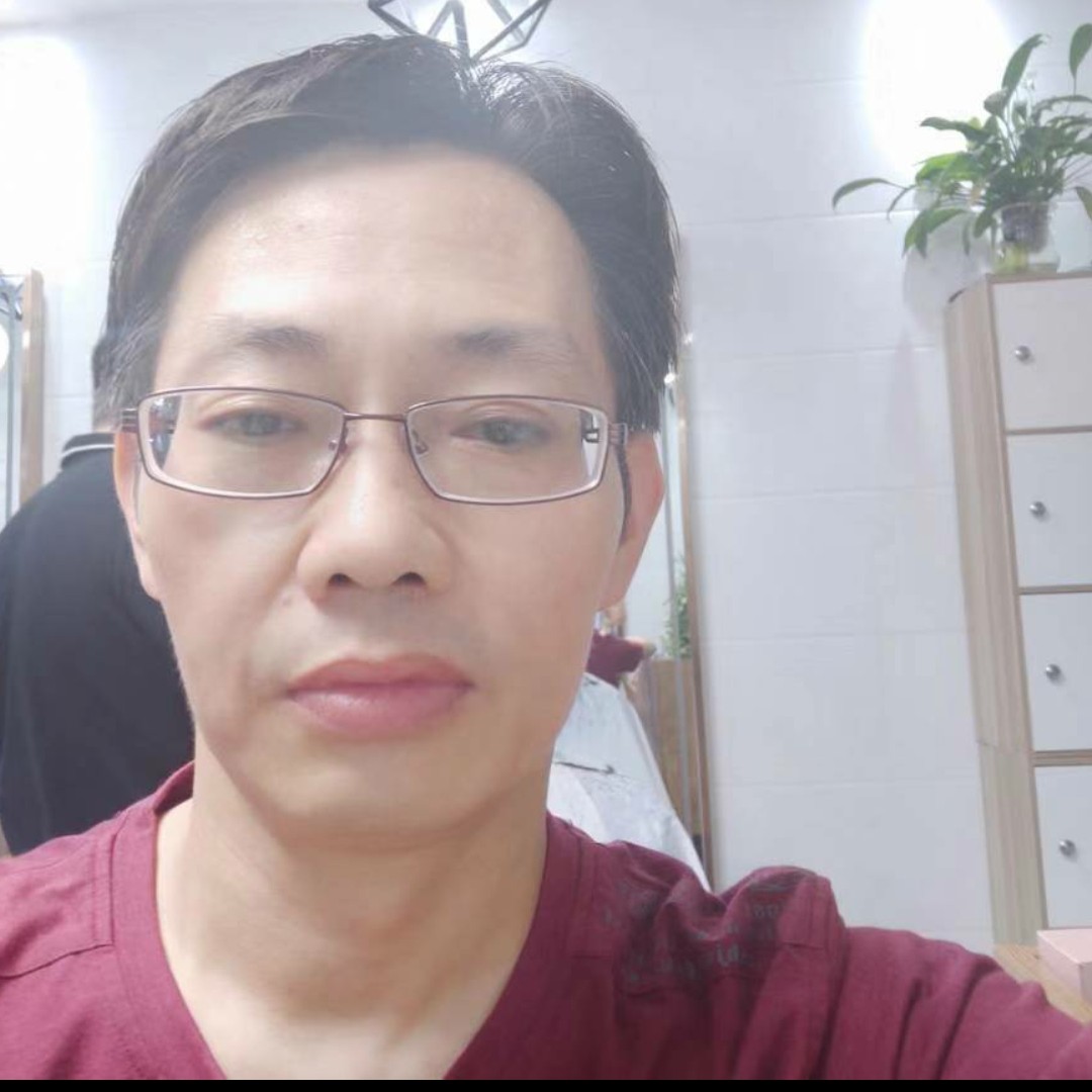 深夜里的灯的照片