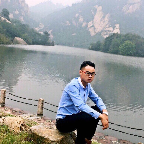 自行车漫步一个人的照片