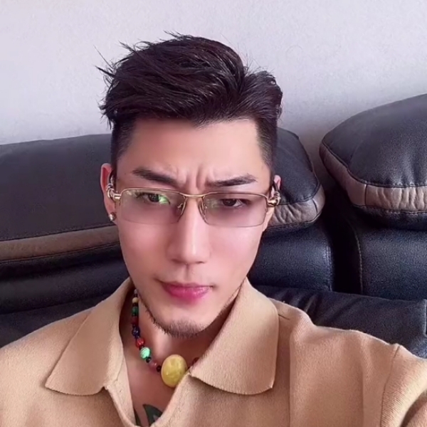 孤單愿冷眸的照片