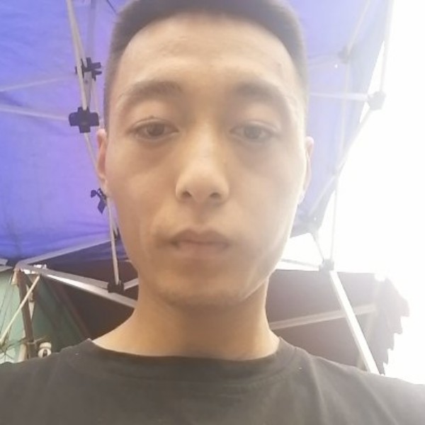 晨曦用还单身的照片