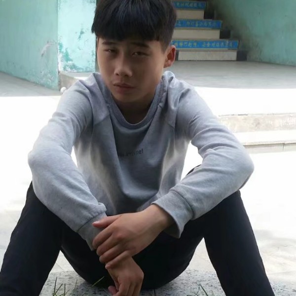 李‘伍龙的照片