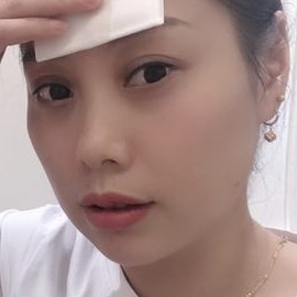 跳跳糖挽手温柔的照片