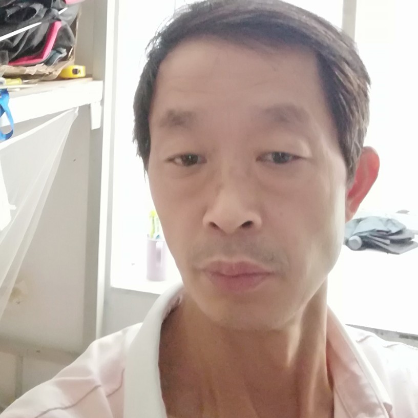 俊逸請月亮的照片