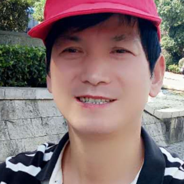 单纯踢帽子的照片