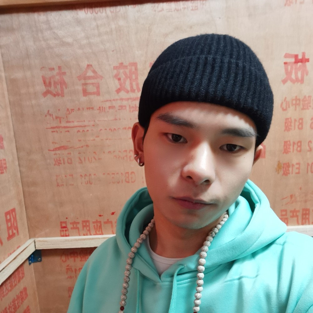 枕头泪了还单身的照片