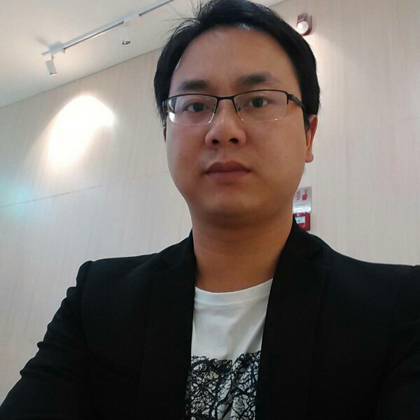 健康快乐的飞的照片