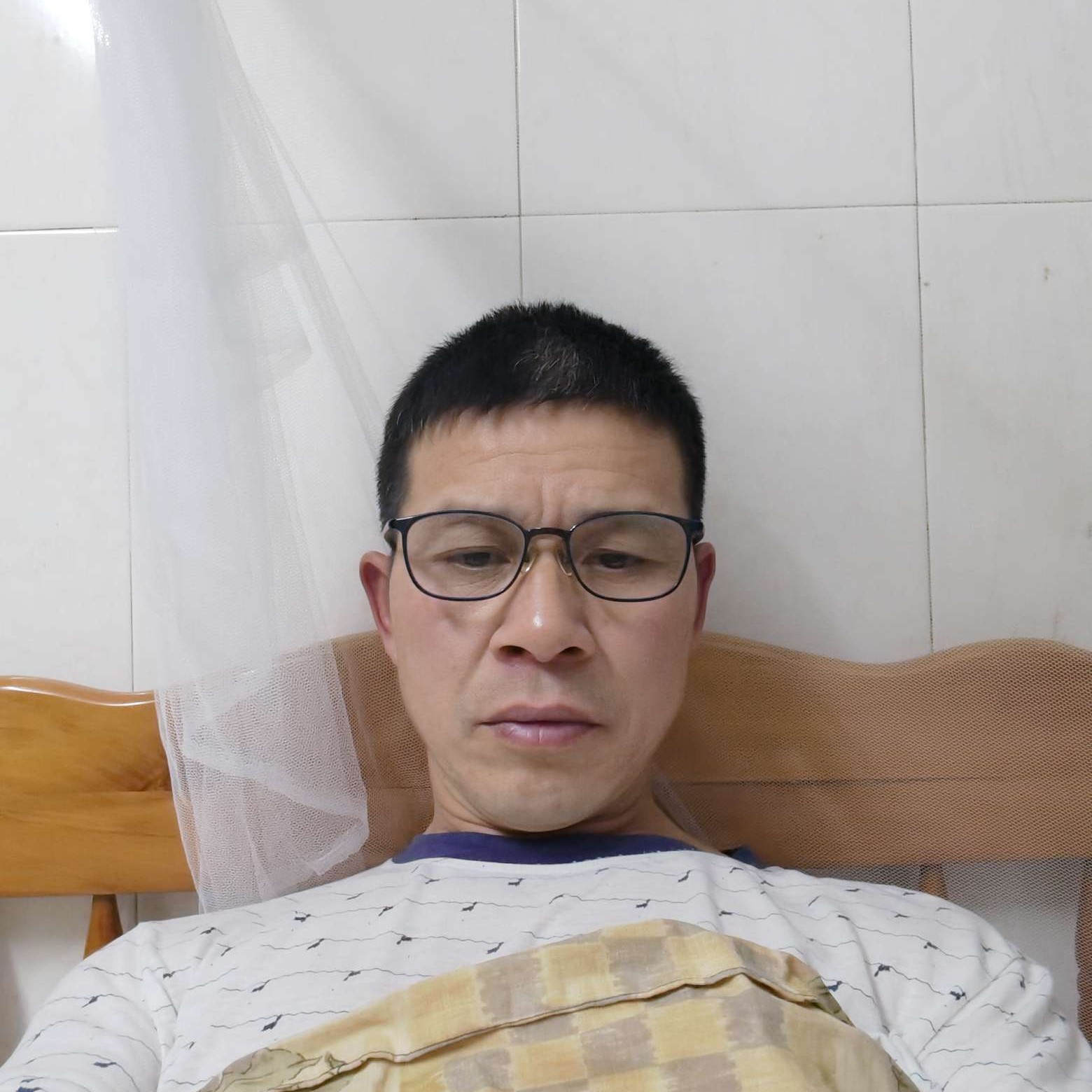 仁爱等于砖头的照片