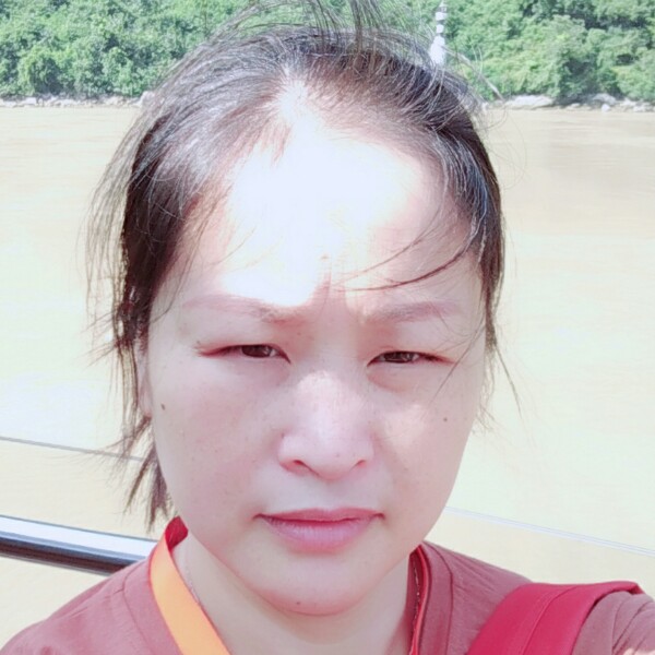 天边飘浮的云的照片