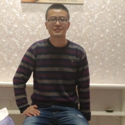 专一邂逅书本的照片
