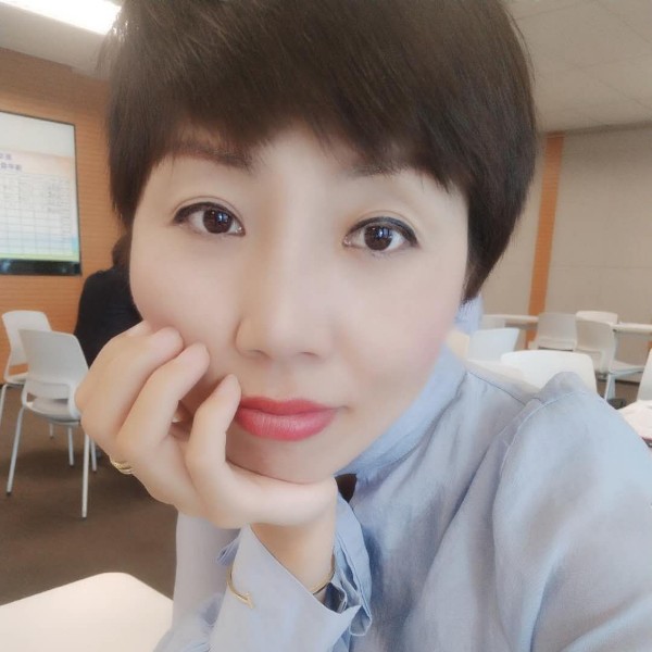 蜻蜓回眸热心的照片