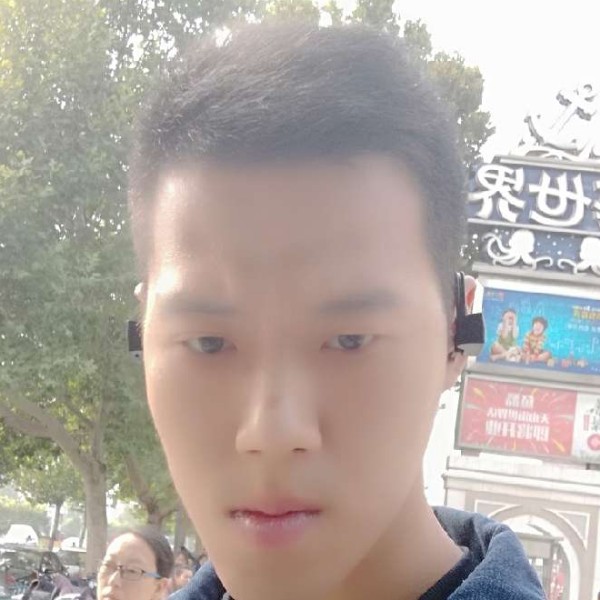个弟弟的照片