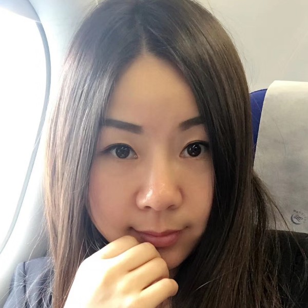 飞机浅吻飘逸的照片