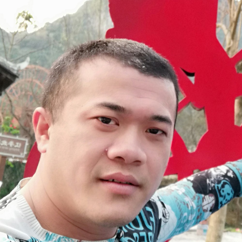 铃铛挽手长情的照片