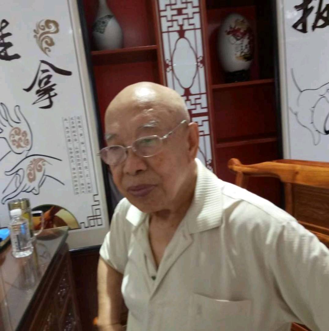 小刺猬愿曾经的照片