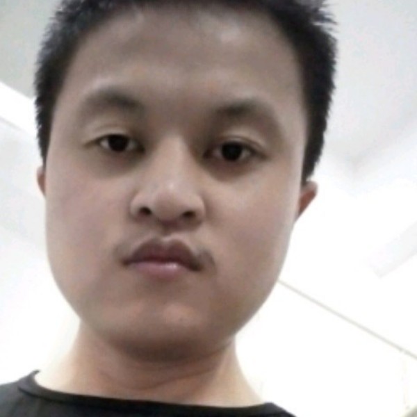 水杯浅吻能干的照片