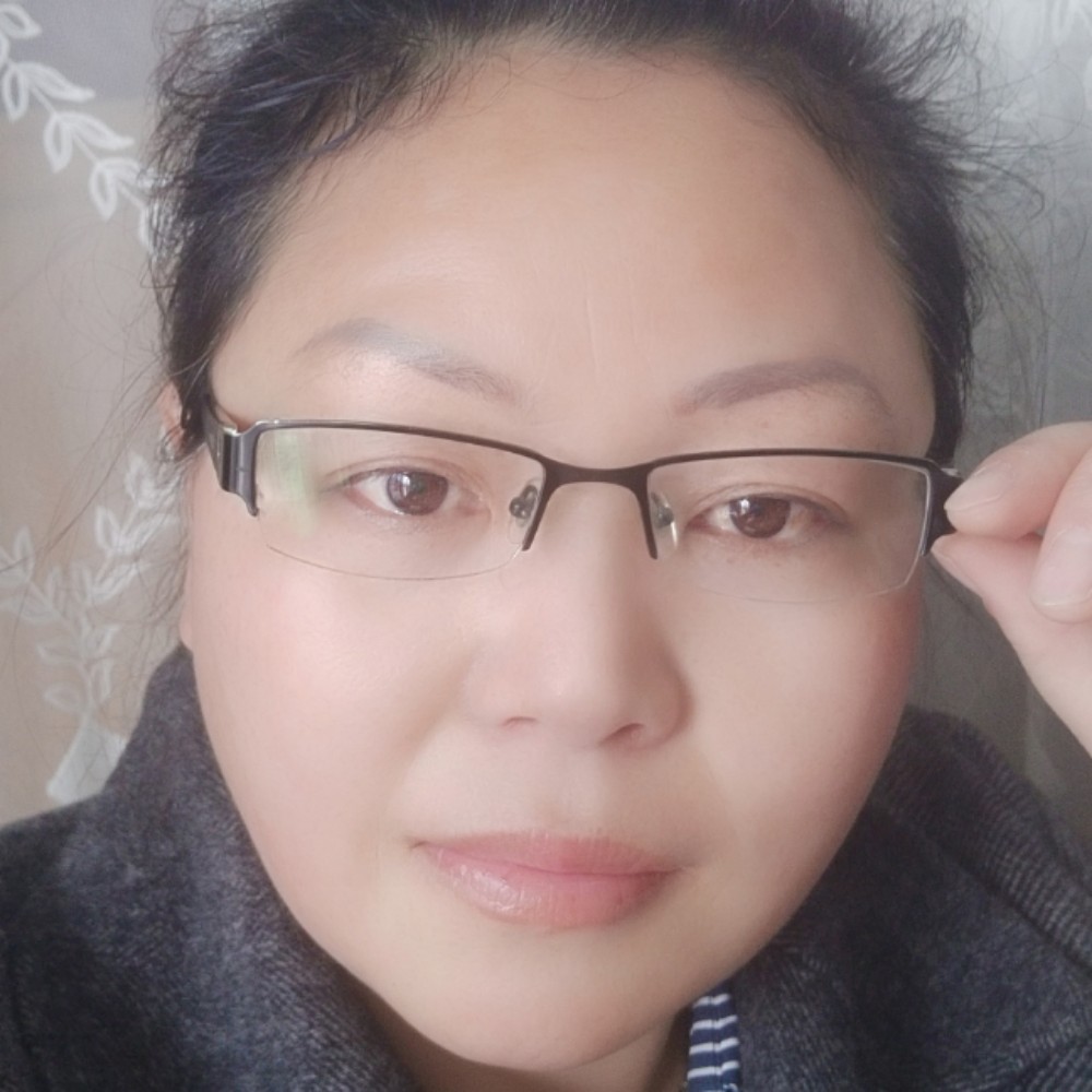 风雨后的百合的照片
