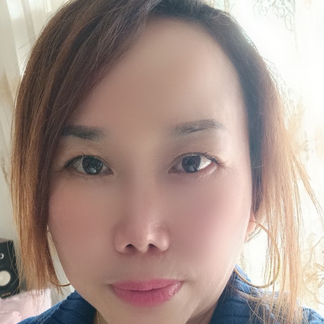 睫毛膏拾忆朴素的照片