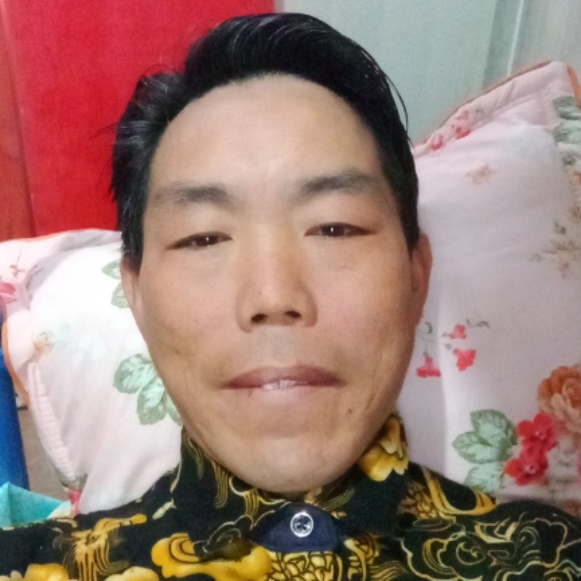 甜蜜闻玫瑰的照片