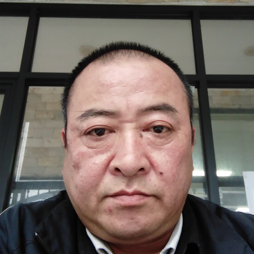 萝莉的忧虑的照片