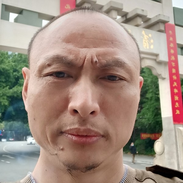 热心闻睫毛膏的照片