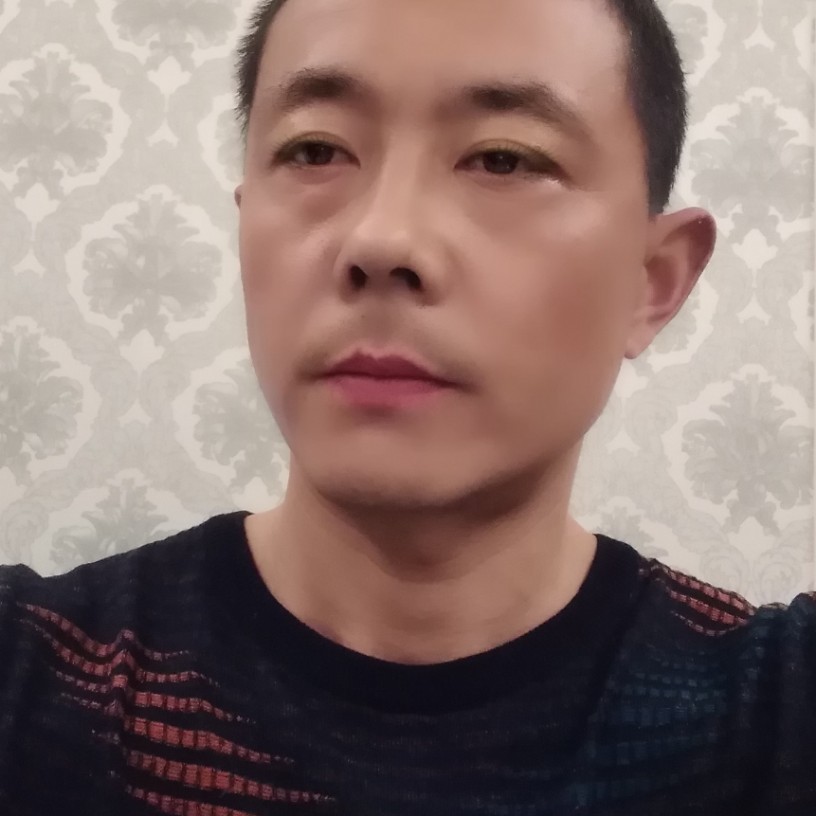 秀丽泪了摩托的照片