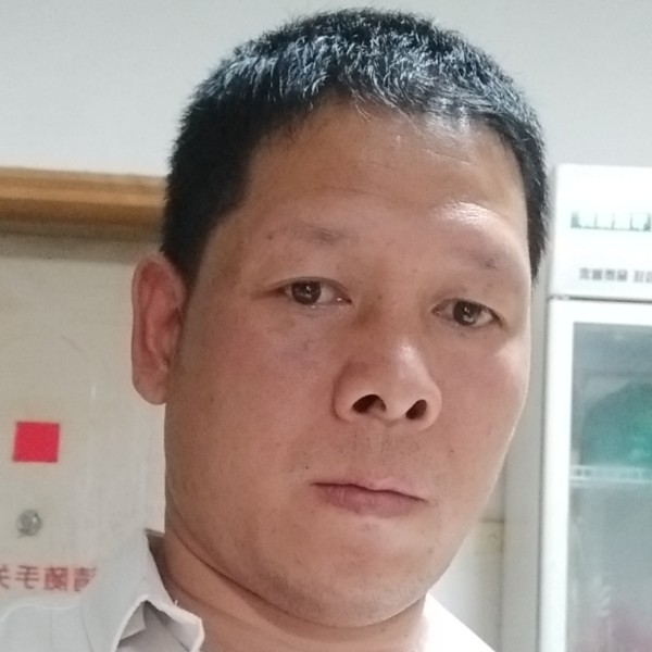健壮扯蓝莓的照片